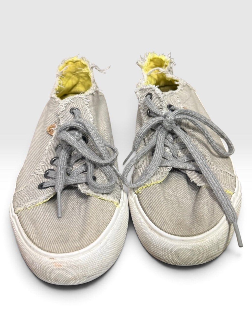 LAMO Women’s Distressed Canvas Sneakers Gray Yellow Raw Edge Size 7